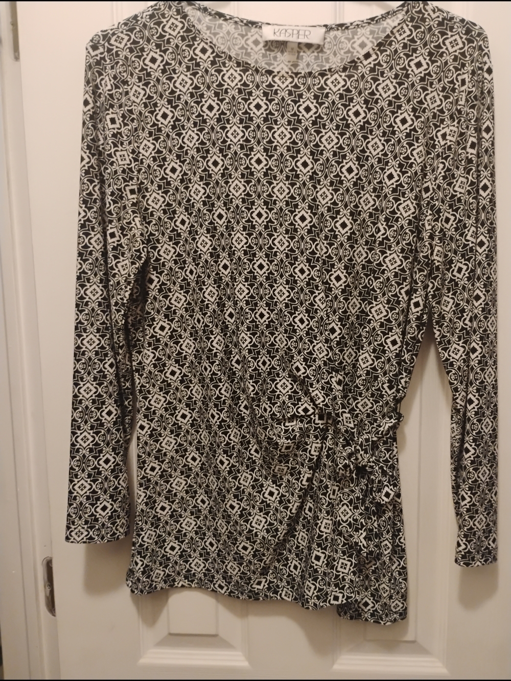 Kasper Black & White Patterned Long Sleeve Top